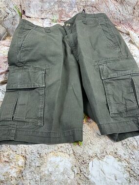 Old Navy size 32 men’s cargo shorts 0410